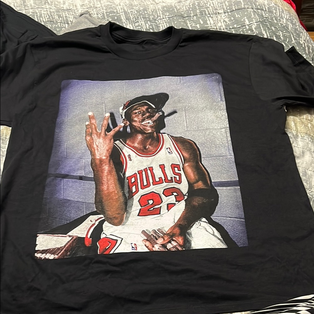 Bulls Graphic Tee - Black